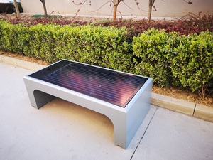 太陽能充電公園長椅